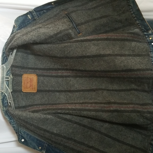 Vintage  Levi's  Jean coat  size 48 , fully  lined. - Picture 3 of 6